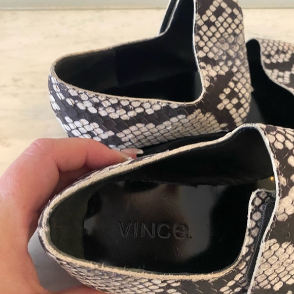 VINCE Salina Python Snake Print Flat Strap Sandal Size 8 EUC - Picture 5 of 7